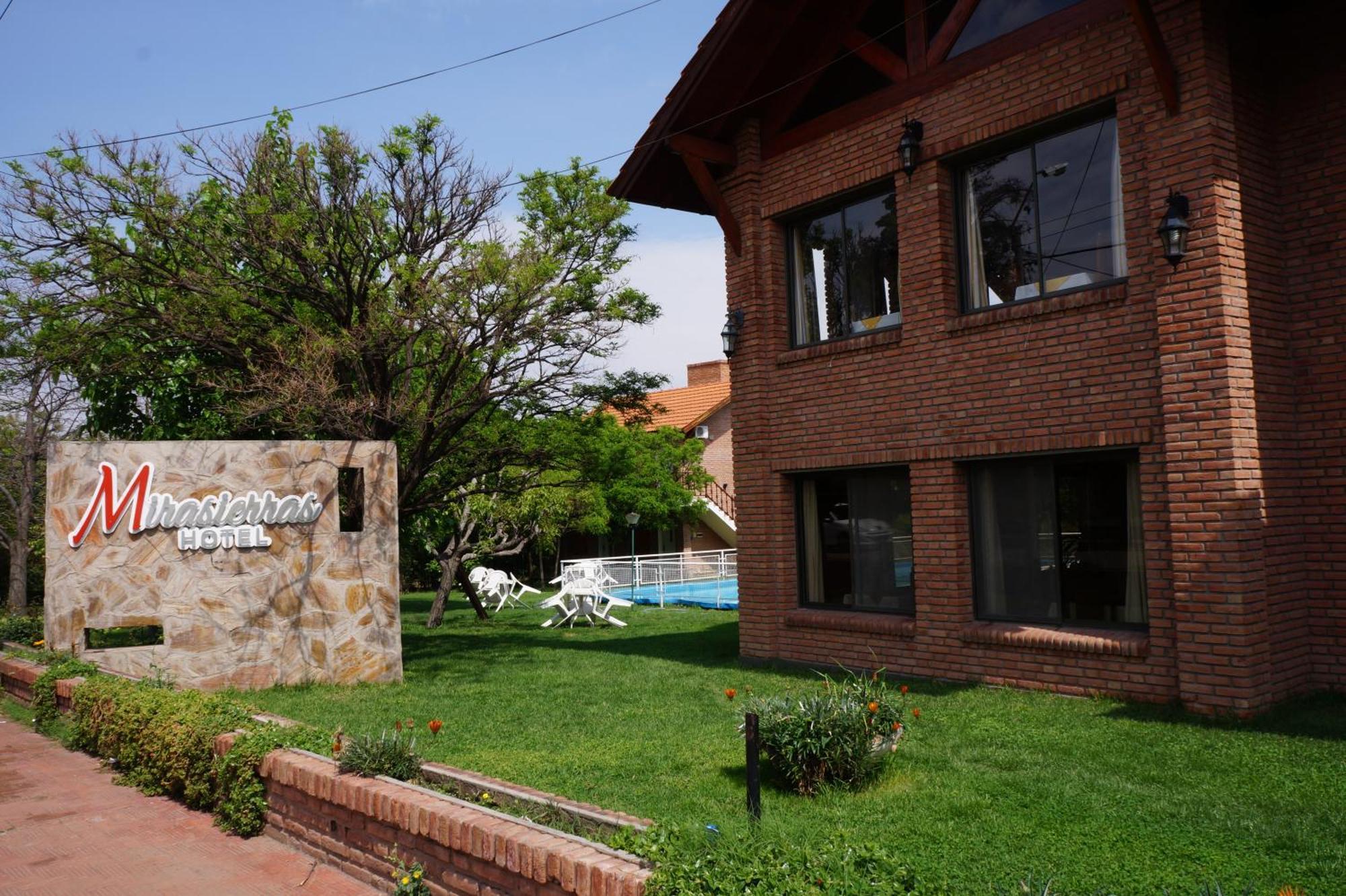 Hotel Mirasierras Villa de Merlo Exterior photo